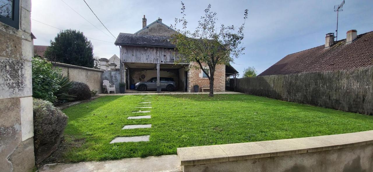 Le Gite Des Jardins Entrains-sur-Nohain Exterior foto